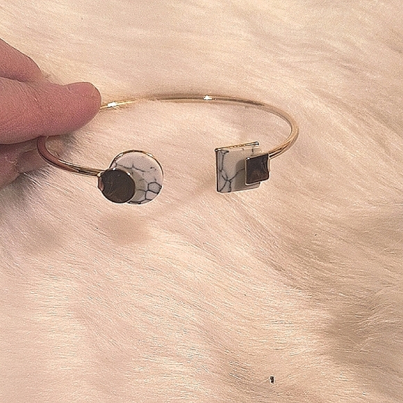 Gold Tone and Marble Bangle Bracelet - Picture 2 of 4